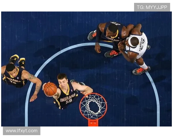 巴西与比利时在激情四溢的球场上展开激烈对决的精彩瞬间 巴西与比利时在激情四溢的球场上展开激烈对决的精彩瞬间