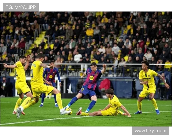 巴萨与巴黎激战正酣最终结果揭晓引发球迷热议与期待 巴萨与巴黎激战正酣最终结果揭晓引发球迷热议与期待