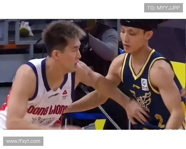 广东与广厦常规赛对决精彩回顾双方球员表现亮眼引发球迷热议