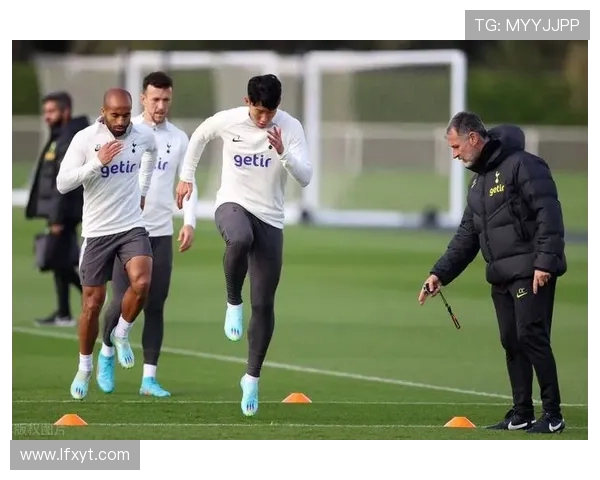 雷斯与贝蒂斯激战正酣双方争夺胜利的精彩瞬间回顾